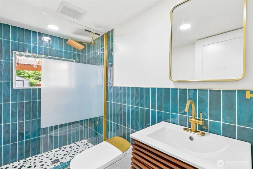 Property photo for 3425 Ne 7th Place, Renton photo 15