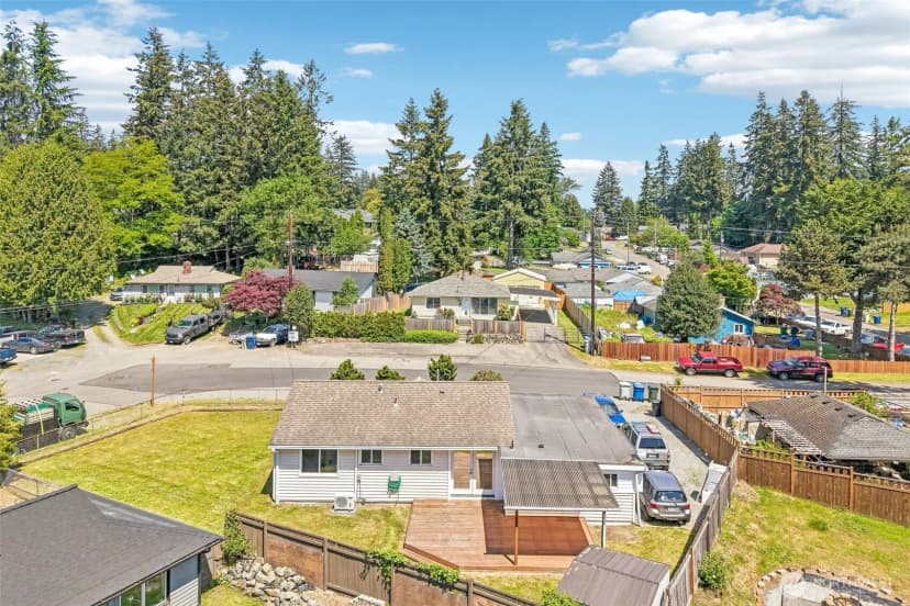 Property photo for 3425 Ne 7th Place, Renton photo 28