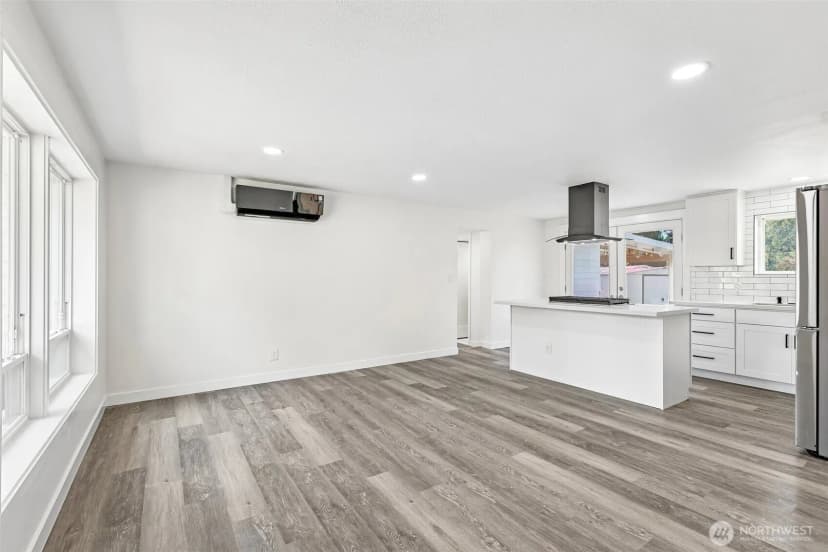 Property photo for 3425 Ne 7th Place, Renton photo 8