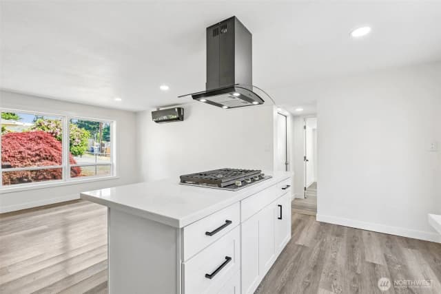 Property photo for 3425 Ne 7th Place, Renton photo 4