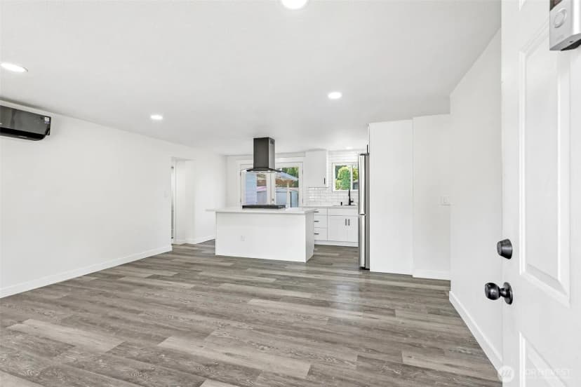 Property photo for 3425 Ne 7th Place, Renton photo 7