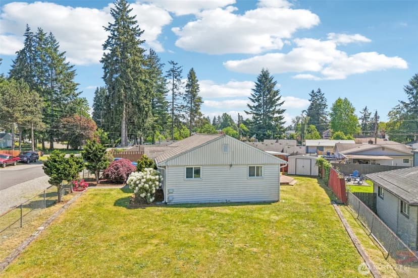 Property photo for 3425 Ne 7th Place, Renton photo 27