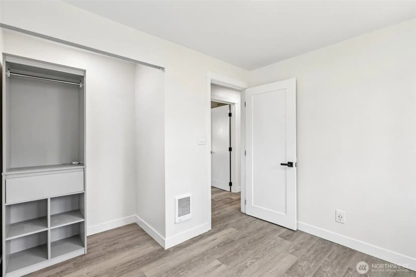 Property photo for 3425 Ne 7th Place, Renton photo 12