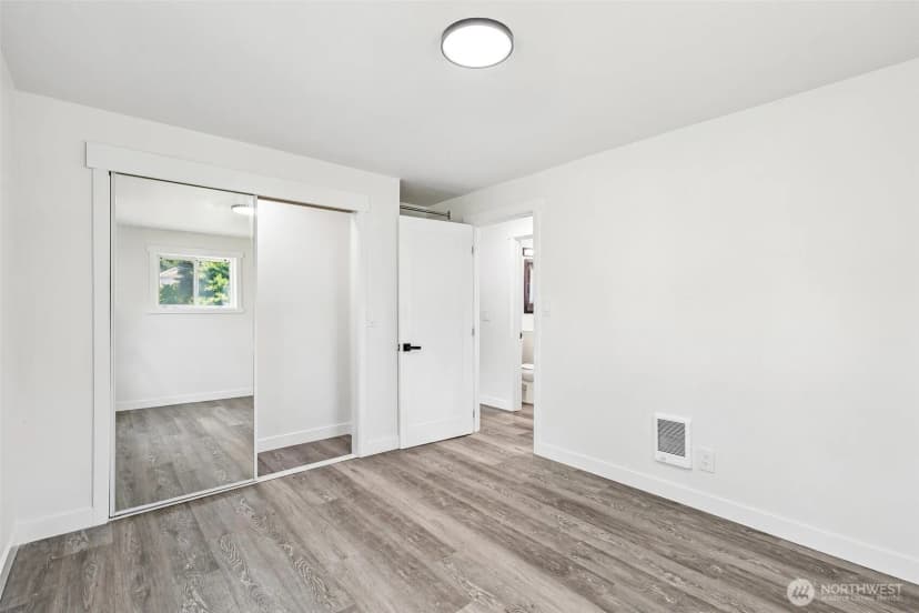 Property photo for 3425 Ne 7th Place, Renton photo 18