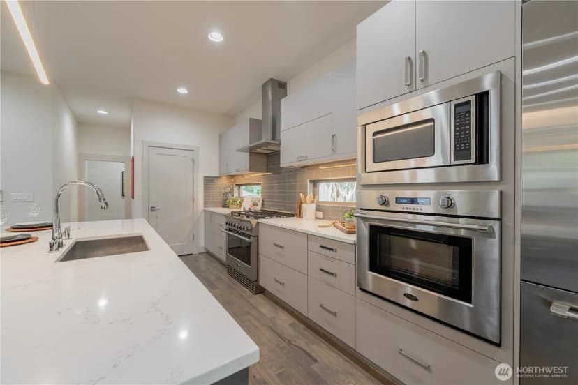 Property photo for 3034 Ne 89th, Seattle photo 6