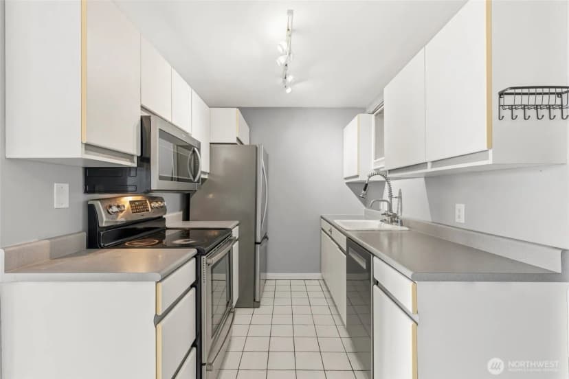 Property photo for 400 Melrose Avenue E #204, Seattle photo 13