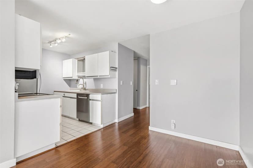 Property photo for 400 Melrose Avenue E #204, Seattle photo 16