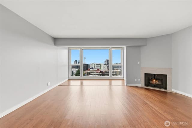 Property photo for 400 Melrose Avenue E #204, Seattle photo 2