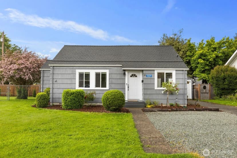 Property photo for 1009 E Orange Avenue, Burlington