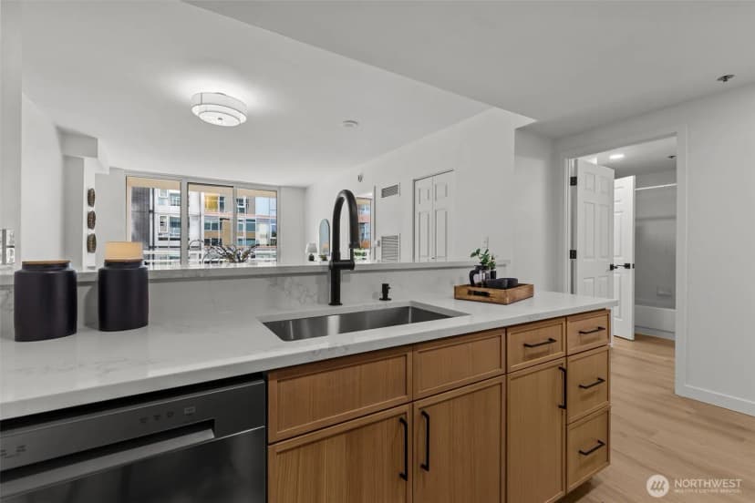 Property photo for 2600 2nd Ave #504, Seattle photo 11