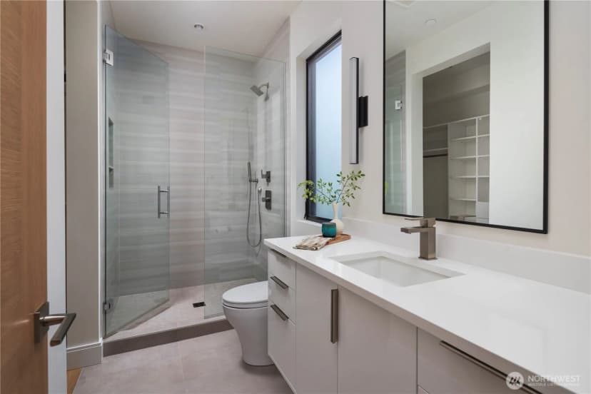 Property photo for 9810 Se Shoreland Drive, Bellevue photo 31