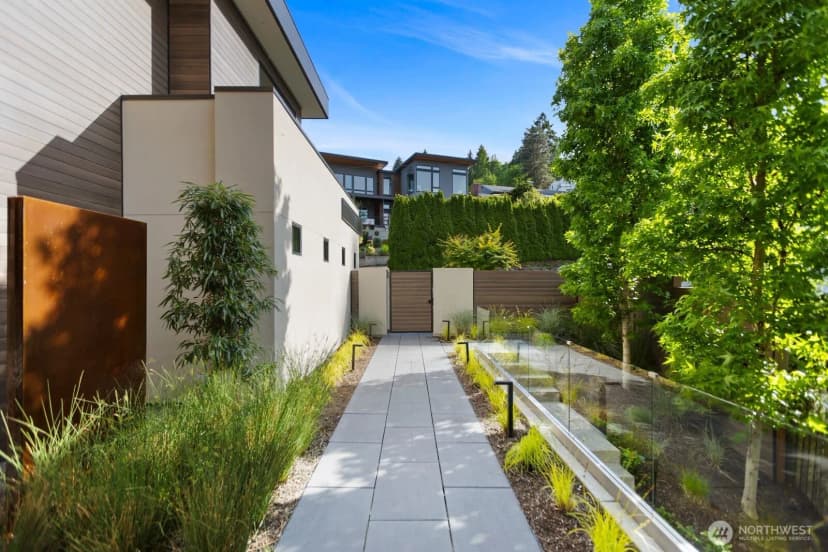 Property photo for 9810 Se Shoreland Drive, Bellevue photo 6