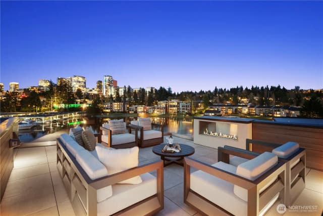Property photo for 9810 Se Shoreland Drive, Bellevue photo 2