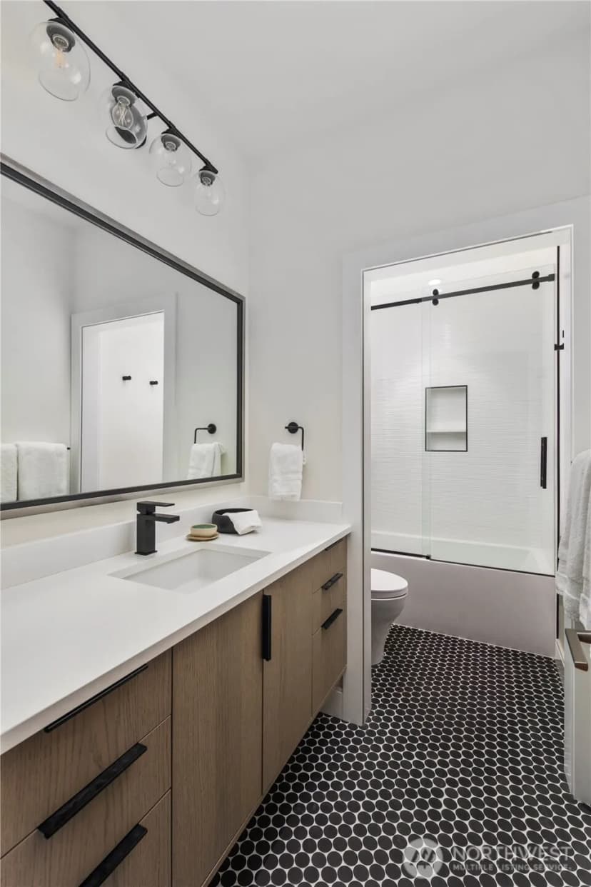 Property photo for 9810 Se Shoreland Drive, Bellevue photo 36