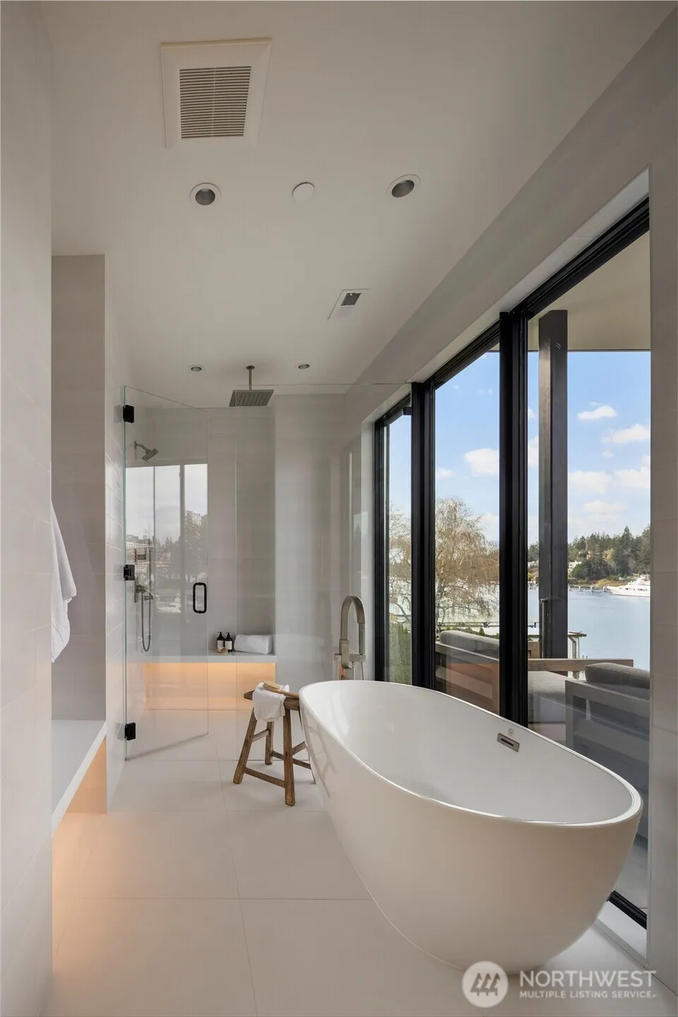 Property photo for 9810 Se Shoreland Drive, Bellevue photo 24