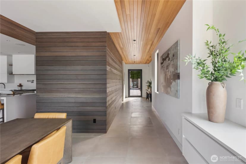 Property photo for 9810 Se Shoreland Drive, Bellevue photo 11