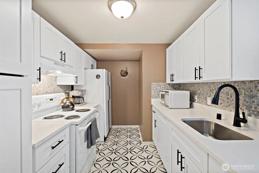 Property photo for 1415 2nd Avenue #1404, Seattle photo 7