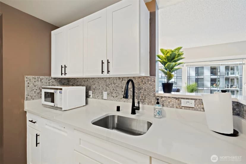Property photo for 1415 2nd Avenue #1404, Seattle photo 9