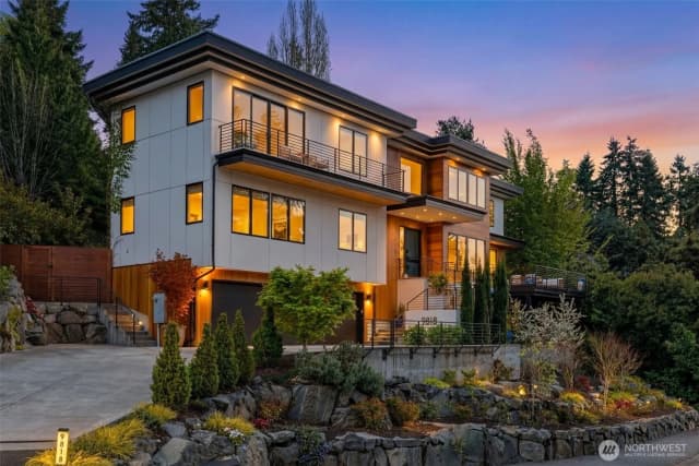 Property photo for 9818 Se 42nd Place, Mercer Island