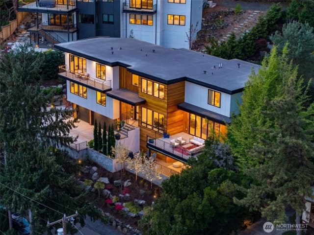 Property photo for 9818 Se 42nd Place, Mercer Island photo 2