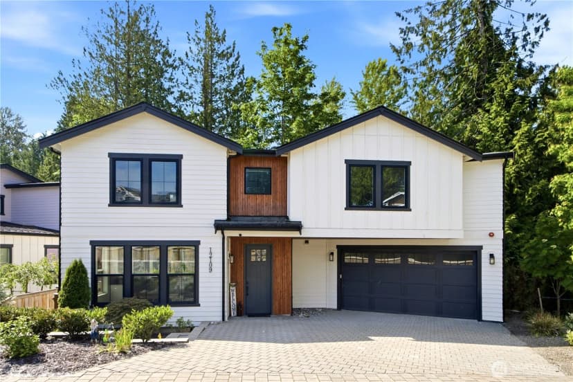 Property photo for 12109 Ne 105th St, Kirkland photo 2