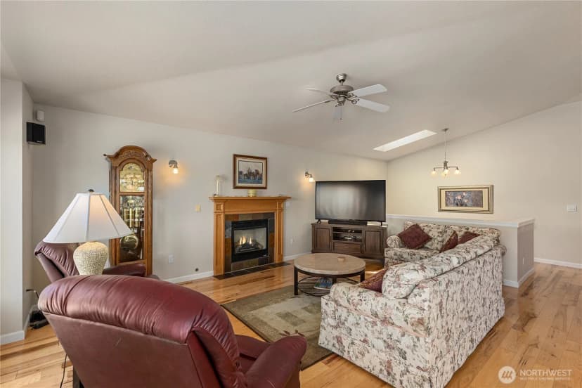 Property photo for 6027 Osprey Circle, Bremerton photo 8