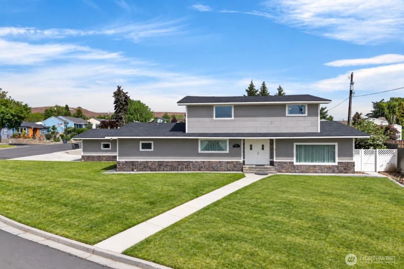 Property photo for 921 Nw 1st Avenue, Ephrata