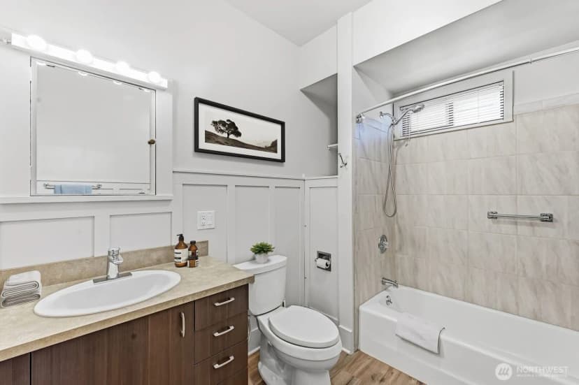 Property photo for 2025 Boylston Avenue E, Seattle photo 24