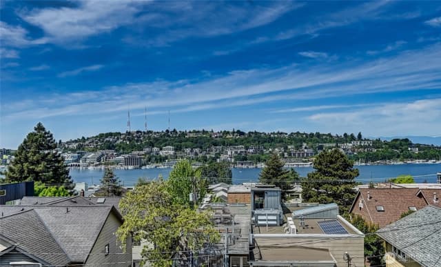 Property photo for 2025 Boylston Avenue E, Seattle photo 2