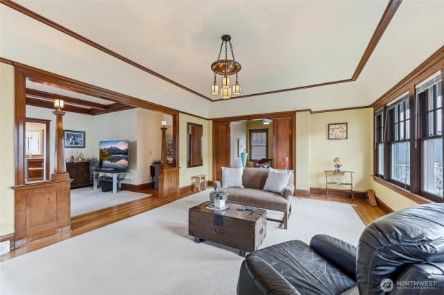 Property photo for 2025 Boylston Avenue E, Seattle photo 3