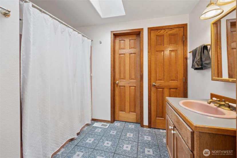 Property photo for 165 Tri Mountain Lane, Centralia photo 21