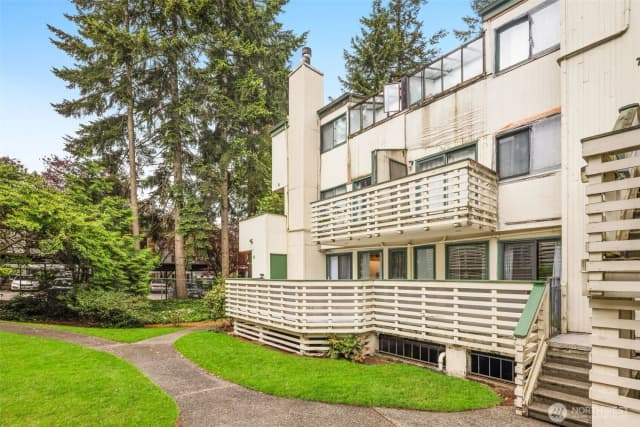 Property photo for 1019 156th Avenue Ne #b2, Bellevue photo 3