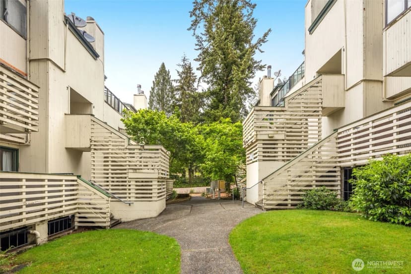 Property photo for 1019 156th Avenue Ne #b2, Bellevue photo 2