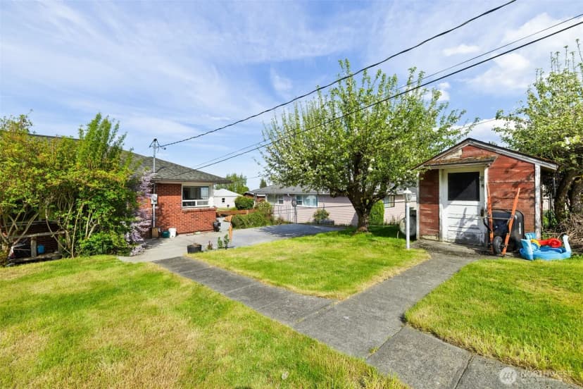Property photo for 126 W 14th Street, Port Angeles photo 34