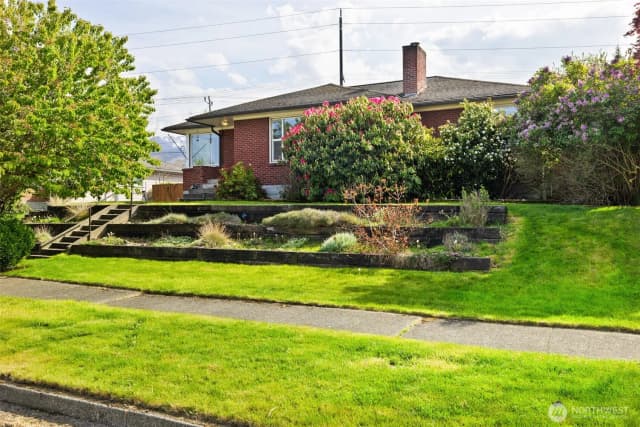 Property photo for 126 W 14th Street, Port Angeles photo 2