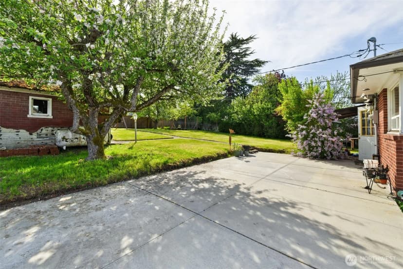 Property photo for 126 W 14th Street, Port Angeles photo 32