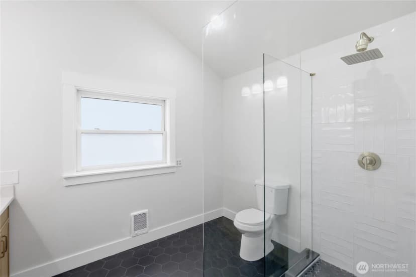 Property photo for 1519 N Alder Street, Tacoma photo 24