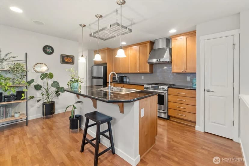 Property photo for 5912 31st Avenue Sw, Seattle photo 8