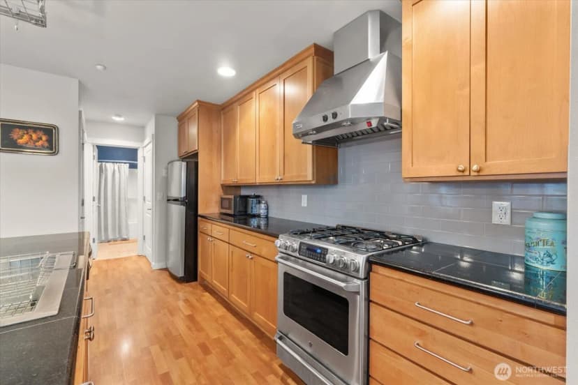 Property photo for 5912 31st Avenue Sw, Seattle photo 11