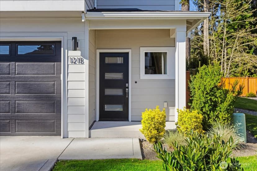 Property photo for 121 171st Place Sw #b, Bothell photo 3