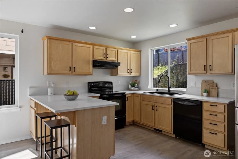 Property photo for 1641 Bayview Drive W, Bremerton photo 18