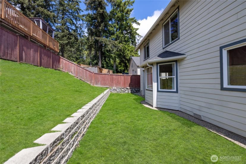 Property photo for 1641 Bayview Drive W, Bremerton photo 31