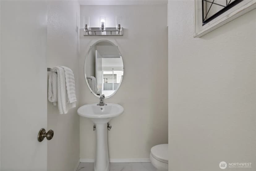 Property photo for 1641 Bayview Drive W, Bremerton photo 9