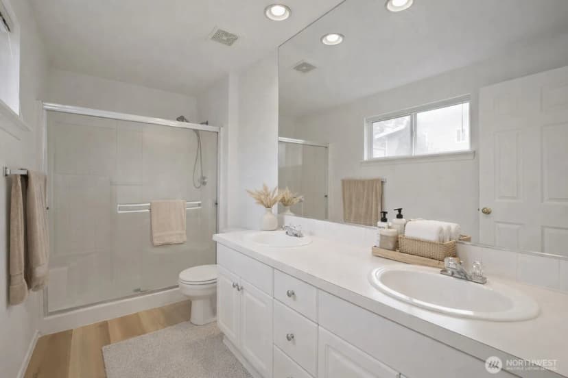 Property photo for 3904 Ne 5th Place, Renton photo 13