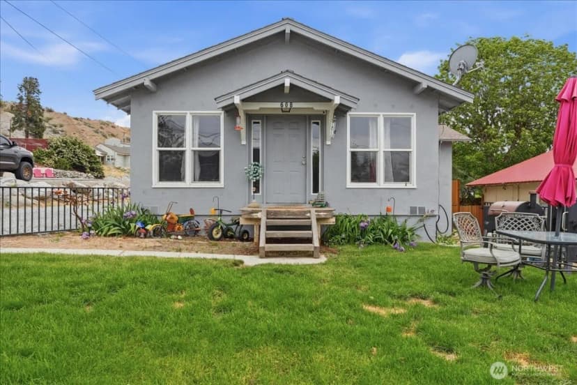 Property photo for 608 N Bradley Street, Chelan