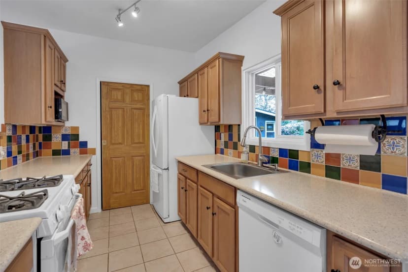 Property photo for 24855 16th Avenue S, Des Moines photo 17