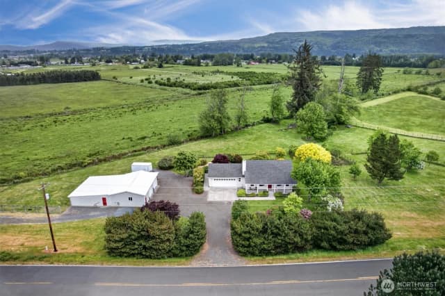 Property photo for 218 W Sunny Sands Road, Cathlamet photo 2