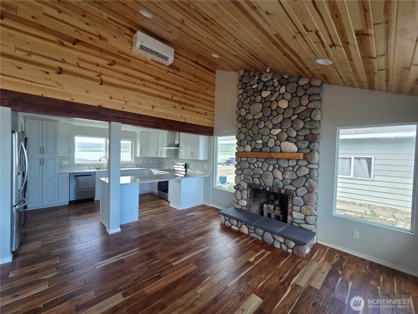 Property photo for 2629 W Beach Road, Oak Harbor photo 7
