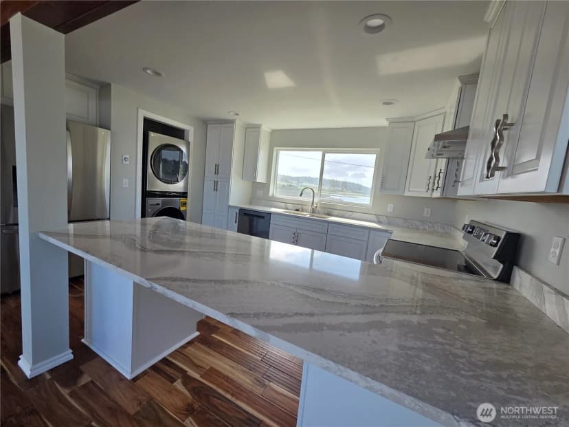 Property photo for 2629 W Beach Road, Oak Harbor photo 11