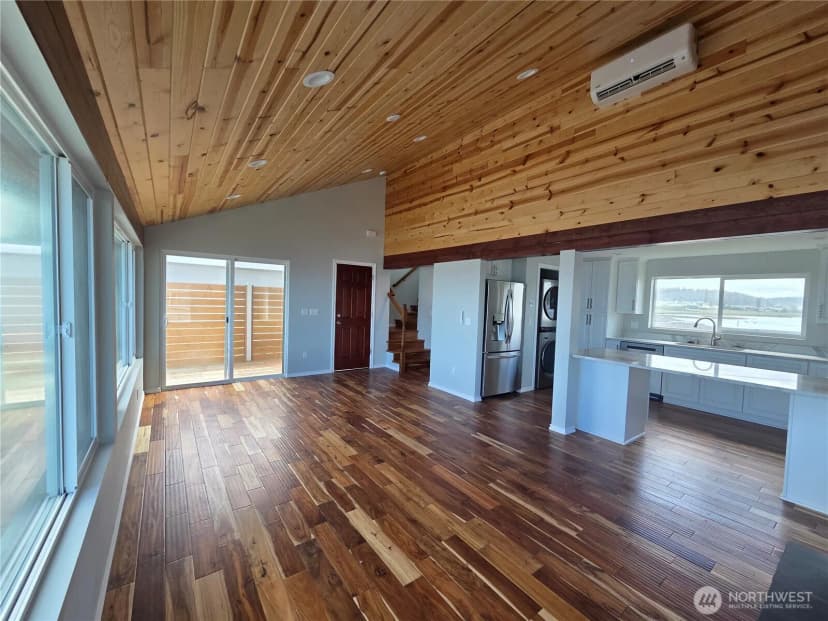 Property photo for 2629 W Beach Road, Oak Harbor photo 10